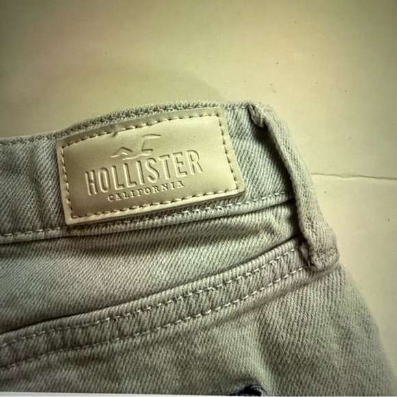 Hollister two tone Blue Jean Shorts with Distressed Hem - Picture 4 of 6